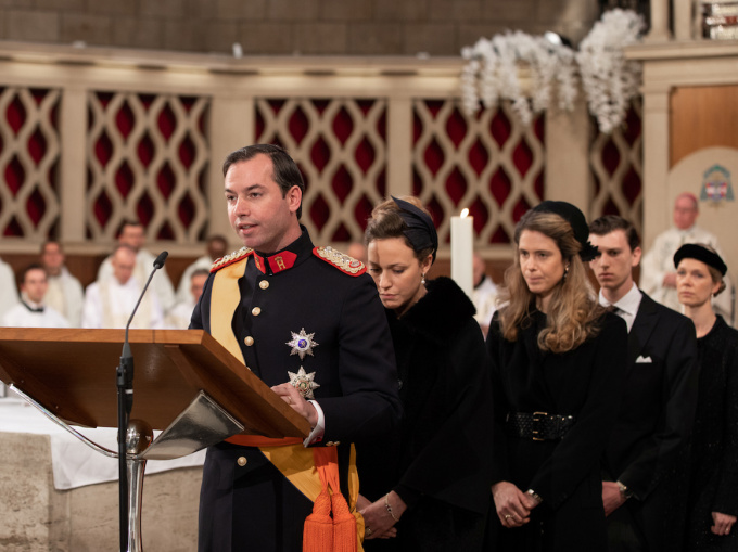Arvestorhertug Guillaume framførte en bønn - La prière universelle - sammen med fire av sine søskenbarn. Foto: Sophie Margue,  REUTERS / NTB scanpix